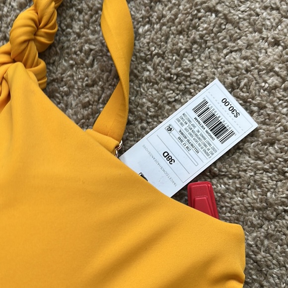 New Women Swimming Top. Size 38D - Picture 2 of 4